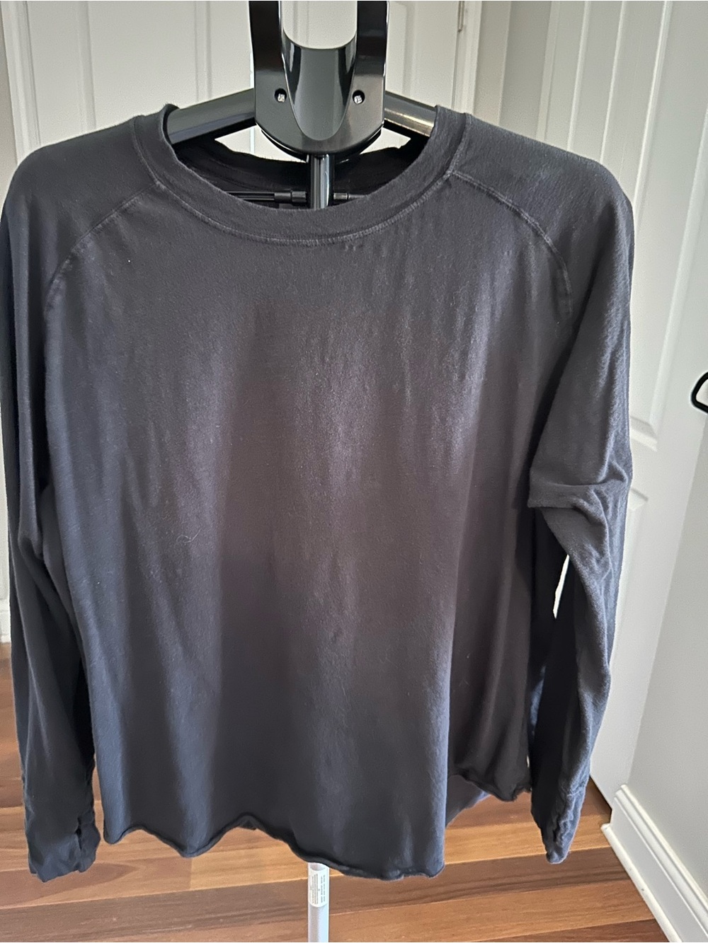 Women’s Long-Sleeve Crewneck Shirt - Black
